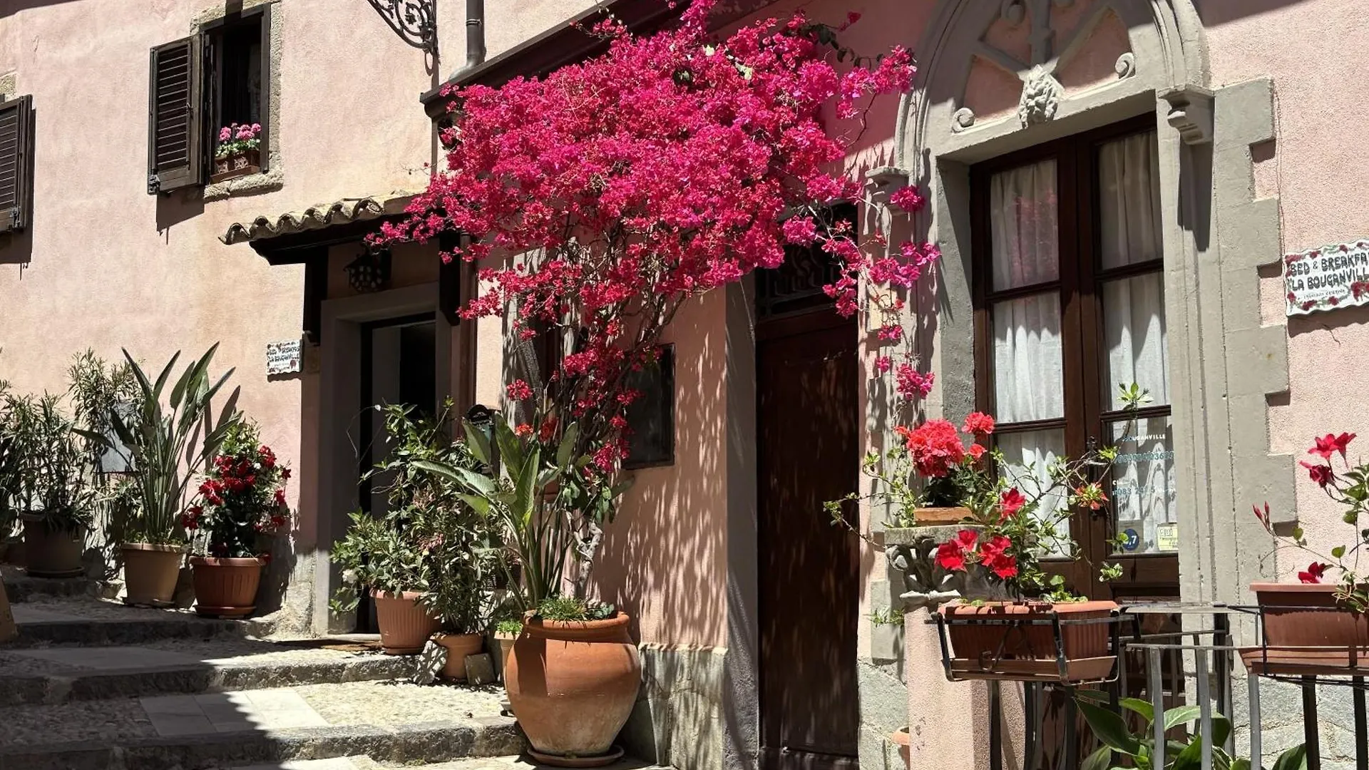 Casa Lina Bouganville